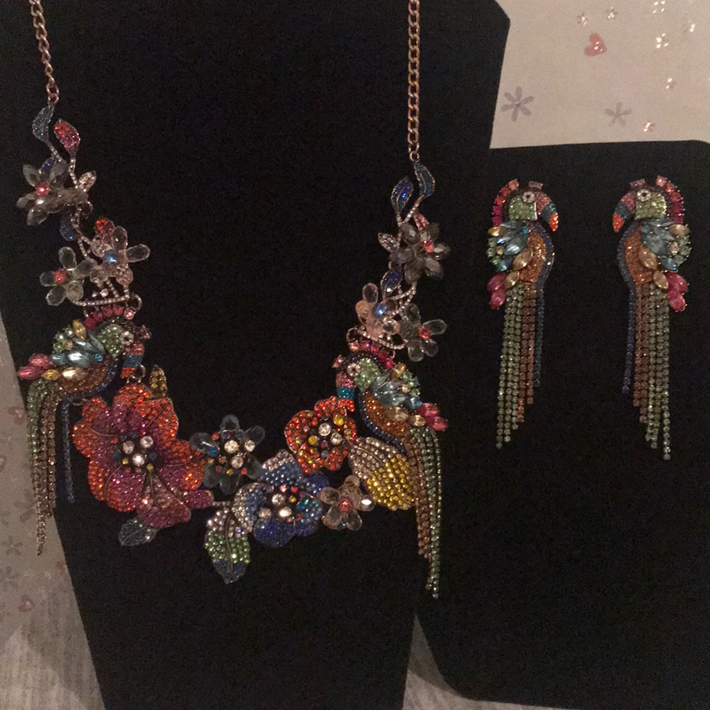 Natasha Set Of Parrot Earrings/Necklace